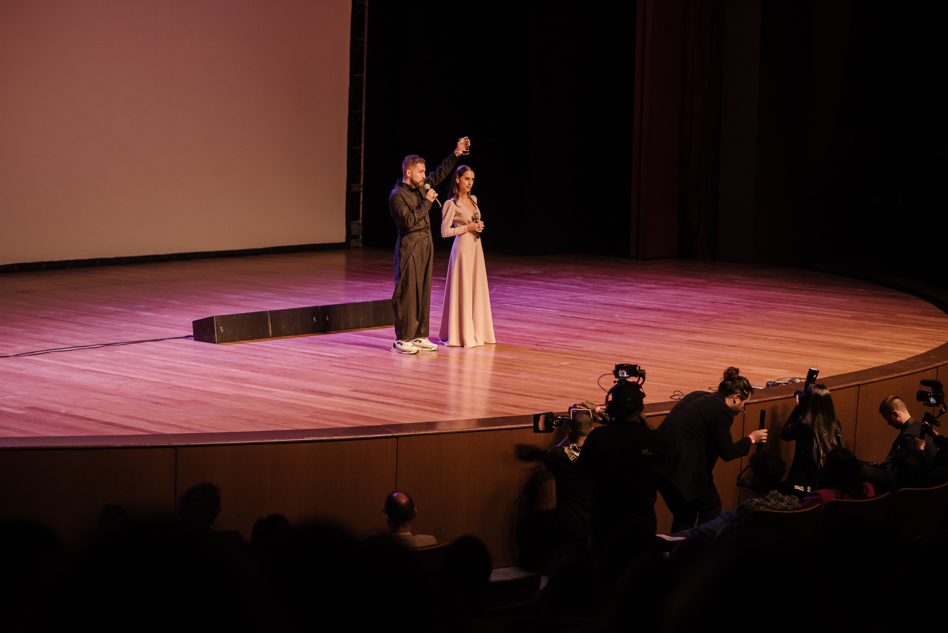 IHC Studio — Premiere of Coração de Neon